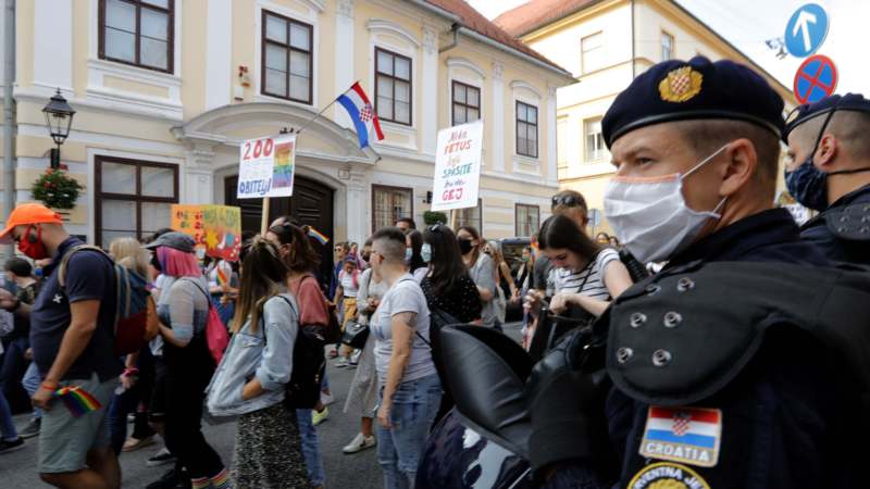 U Zagrebu na gej paradi zahtevano za izjednačavanje prava svih porodica (FOTO) 1
