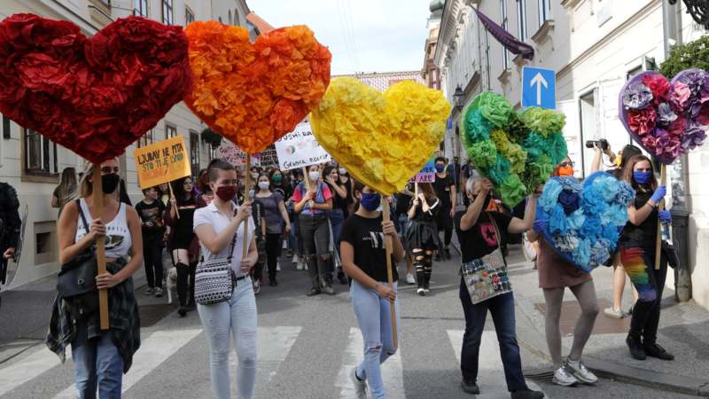 U Zagrebu na gej paradi zahtevano za izjednačavanje prava svih porodica (FOTO) 2