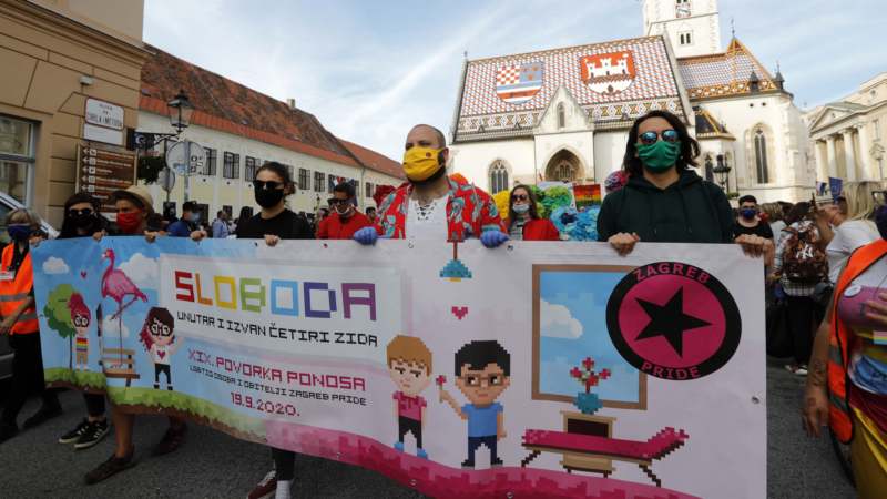 U Zagrebu na gej paradi zahtevano za izjednačavanje prava svih porodica (FOTO) 5 U Zagrebu na gej paradi zahtevano za izjednačavanje prava svih porodica (FOTO) 5