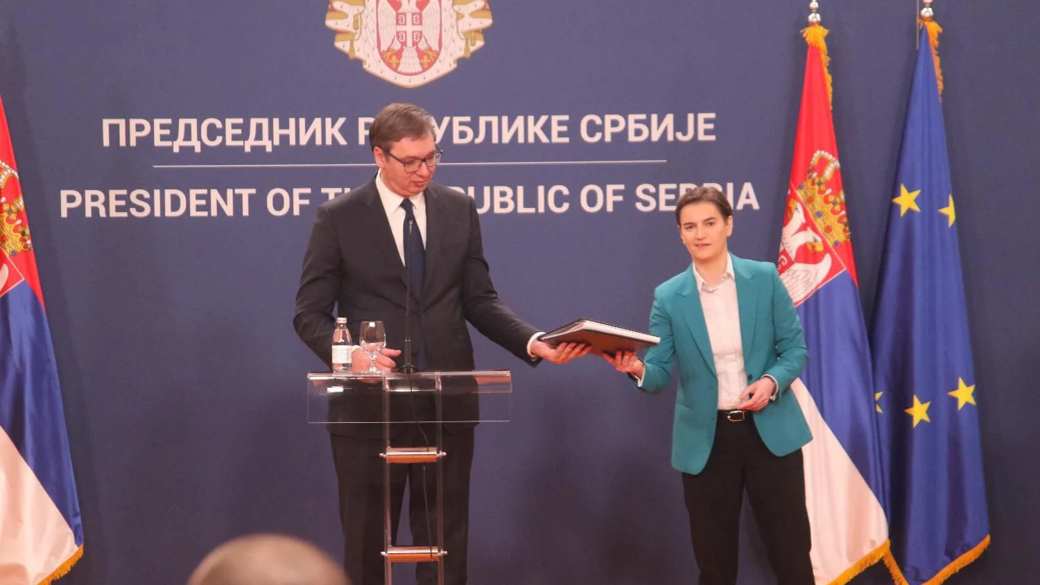 Brnabić i Vučić večeras oči u oči s građanima: Koje su to važne i sudbonosne vesti koje će nam saopštiti? 1