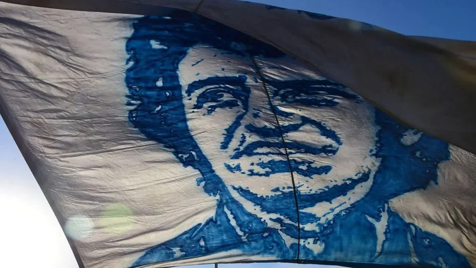 Lice Viktora Hare na zastavi