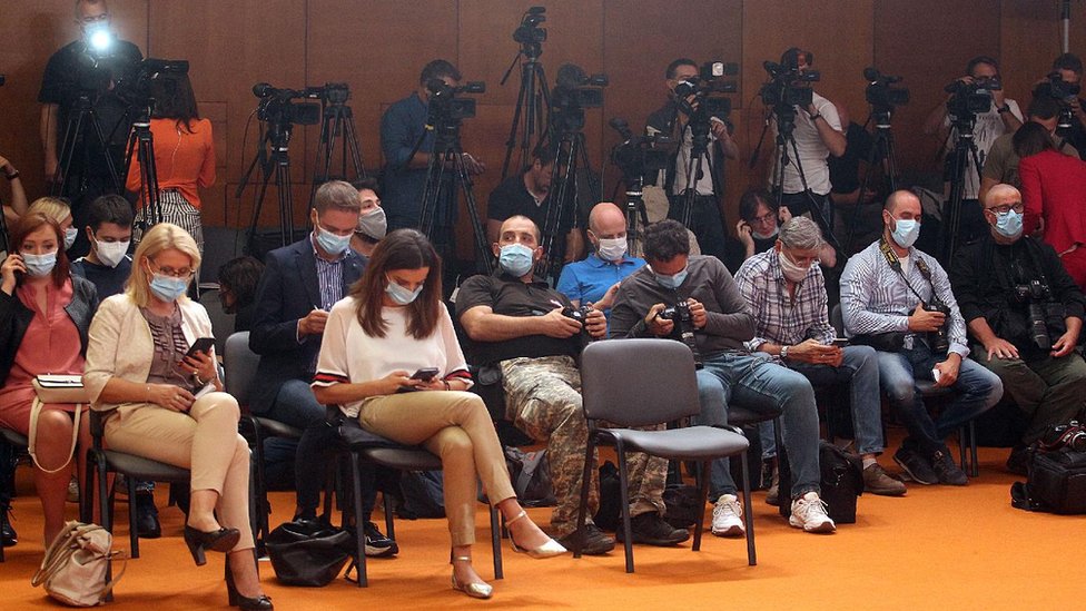 Korona virus: Srbija nabavila lek remdesivir, u zemljama bivše Jugoslavije najgore brojke od početka pandemije 3 korona, maska, maske, novinari