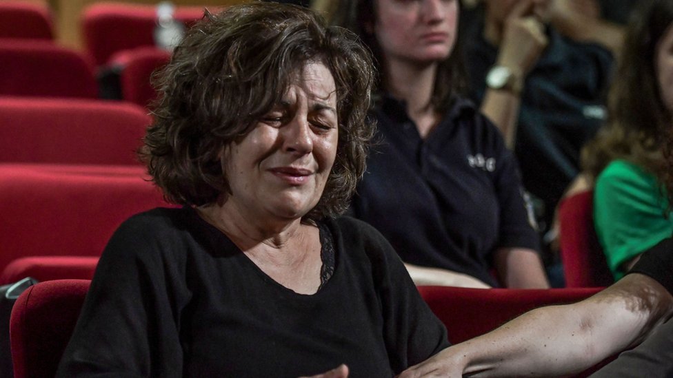 Grčka i politika: Lideri neonacističkog pokreta „Zlatna zora“ osuđeni da su vodili kriminalnu bandu 4 Pavlos Fyssas's mother Magda has attended much of the trial (file pic)