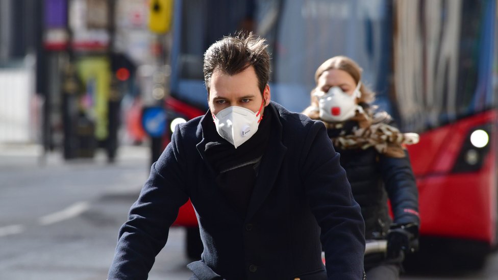 Korona virus: U Srbiji još jedan preminuli, pooštravanje mera širom Evrope usled skoka u broju novozaraženih 1 Biciklisti sa maskama