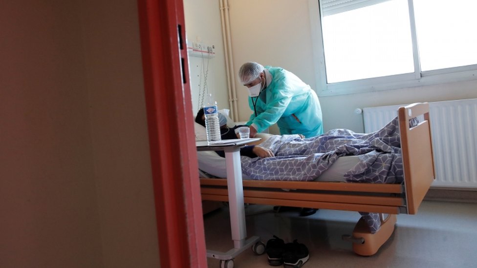 Korona virus: U Srbiji najviše novozaraženih u Beogradu, Australija ublažava mere 4 There are worries that the French hospital system could soon be overwhelmed