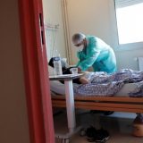 Korona virus: U Srbiji preminulo još dvoje, više od 200 novozaraženih, vanredno stanje u Francuskoj, dugi Kovid izaziva trajne probleme 7