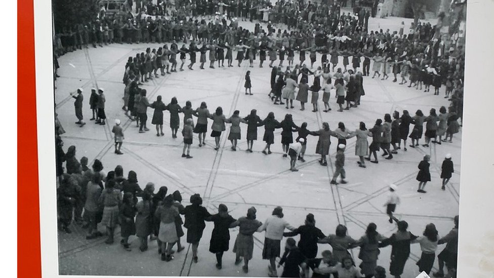 Oslobođenje Beograda: Kako su partizani vodili borbe u kanalizaciji posle 20. oktobra 1944. 3 Postavka na Trgu Republike