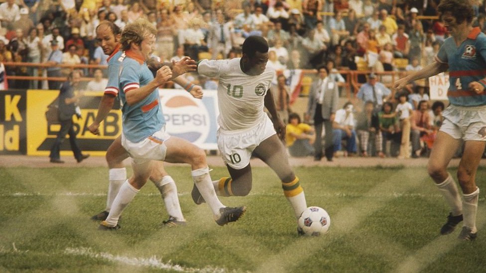 Pele in action in the US in 1975