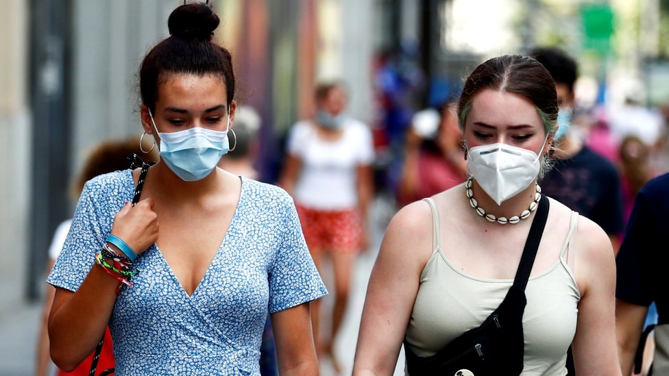 Korona virus: Epidemiološka situacija u Srbiji se pogoršava, broj smrtnih slučajeva u Evropi značajno porastao 1 People wear protective masks in the streets of Madrid, Spain, 28 July 2020