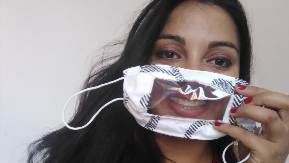 Novosađanka klavir zamenila singericom kako bi šila i poklanjala maske gluvonemima 1