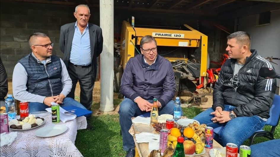 Vučić obišao selo kod Sjenice 1