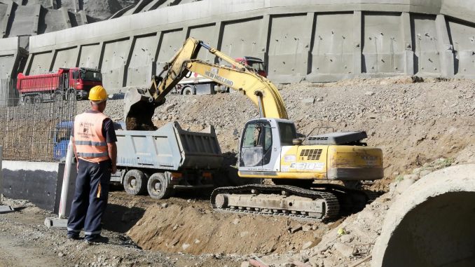 Ganc novi auto-put ponovo na zameni asfalta jer – često pada kiša