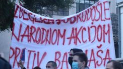 Skup protiv migranata i kontraskup u Beogradu, dve strane razdvajala policija (FOTO) 4