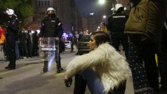 Skup protiv migranata i kontraskup u Beogradu, dve strane razdvajala policija (FOTO) 5