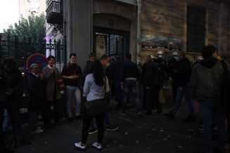 Većina protivnika festivala „Mirdita, dobar dan” se razišla, privedena jedna osoba (FOTO/VIDEO) 12