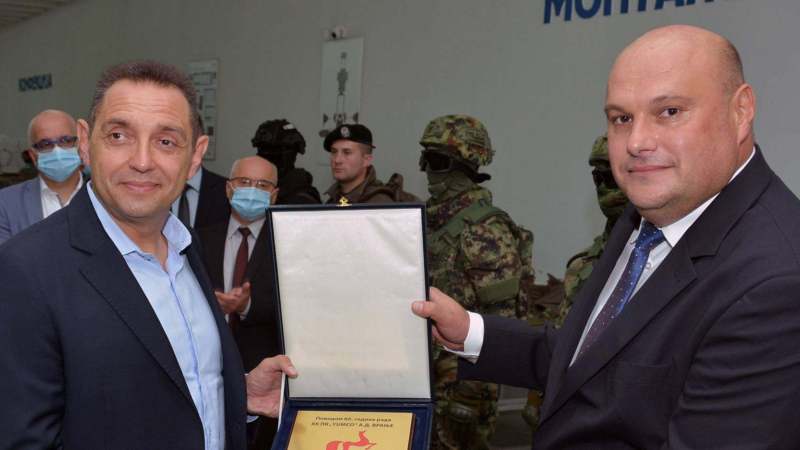 Vulinu uručena plaketa kompanije Jumko 1