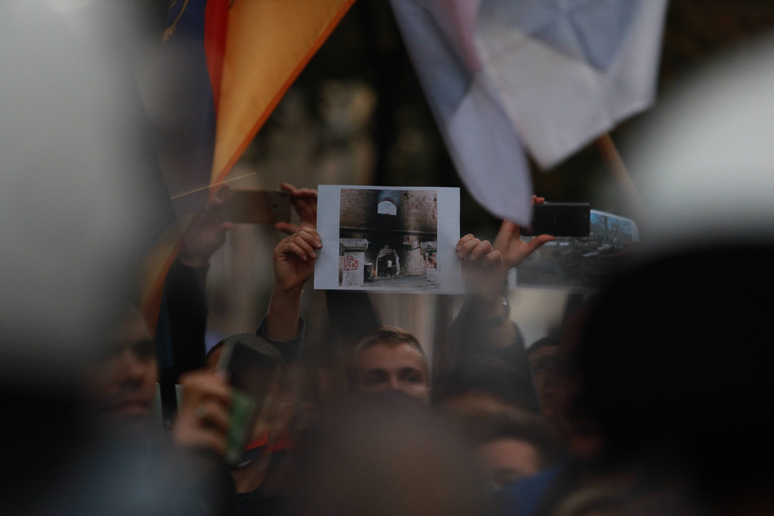 Većina protivnika festivala „Mirdita, dobar dan” se razišla, privedena jedna osoba (FOTO/VIDEO) 3