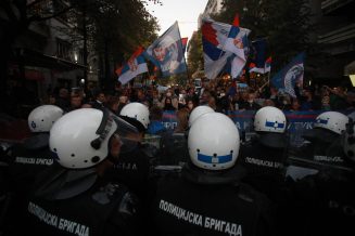 Većina protivnika festivala „Mirdita, dobar dan” se razišla, privedena jedna osoba (FOTO/VIDEO) 16