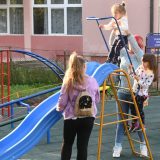 Mozzart obradovao najmlađe Vrčince igralištem u porti crkve 6