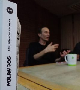 Izložba ilustracija autora Igora Lečića (Milana Doga), pod nazivom „Veliko čekanje – za one koji vole da im se nacrta” Otvorena izložba ilustracija Milana Doga „Veliko čekanje - za one koji vole da im se nacrta” 7