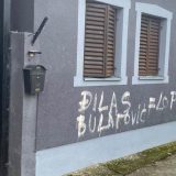 Stojković: Prekrečeni grafiti mržnje na kući Bulatovića, solidarnost protiv mržnje 11