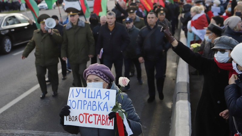 Oko 3.000 penzionera ponovo demonstriralo protiv Lukašenka, održan i kontra-miting 1