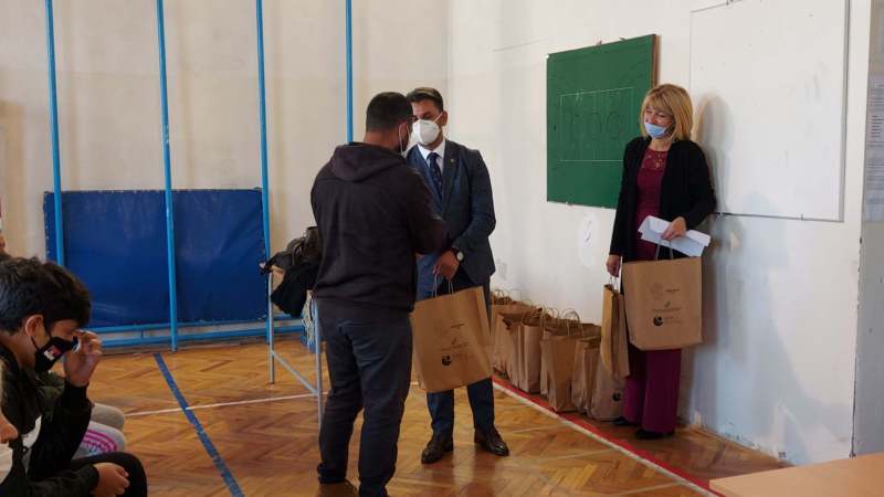 Fondacija za obrazovanje Roma: Tablet računari za bolje učenje 1