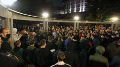 Skup protiv migranata i kontraskup u Beogradu, dve strane razdvajala policija (FOTO) 3