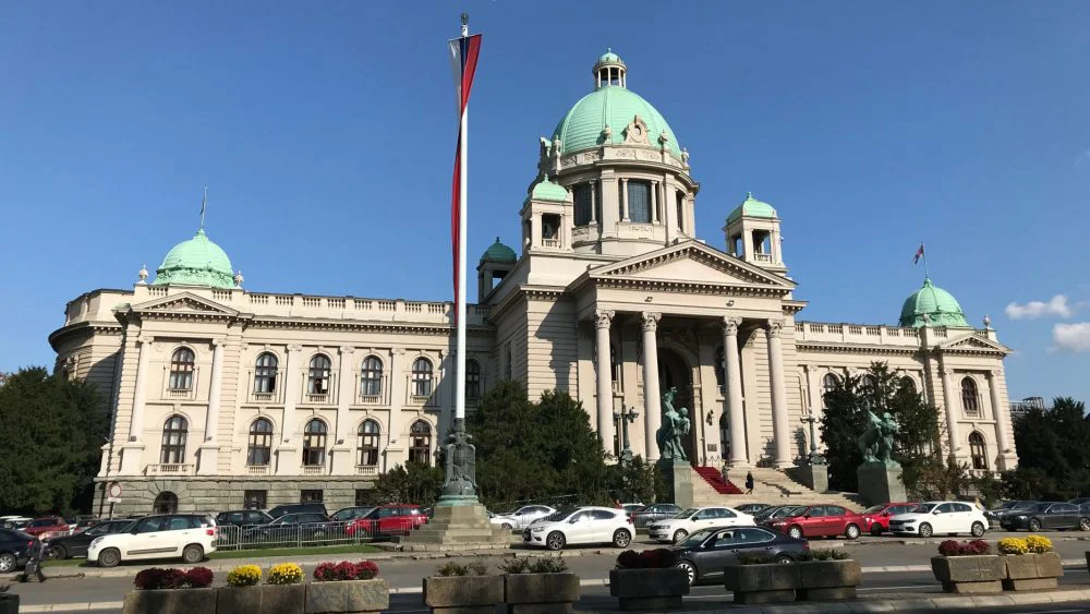 Simbolično okupljanje Romkinja ispred Skupštine na Dan žena 1