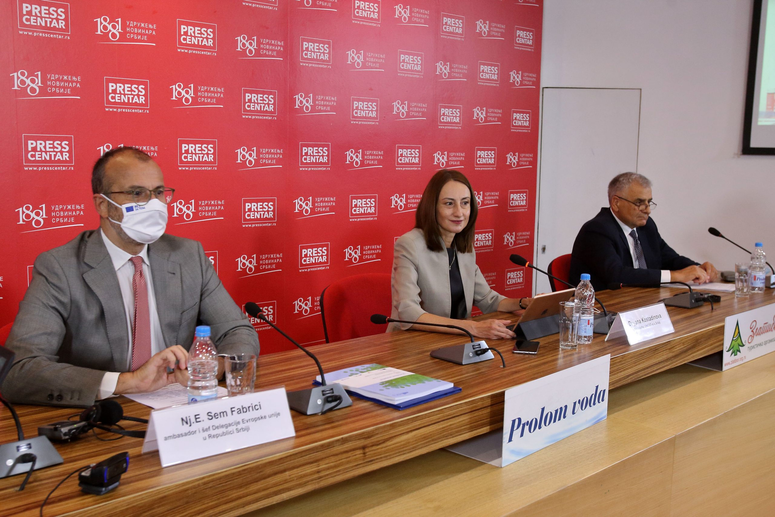 U romskim naseljima bolje školovanje, i dalje visok procenat maloletničkih brakova 1