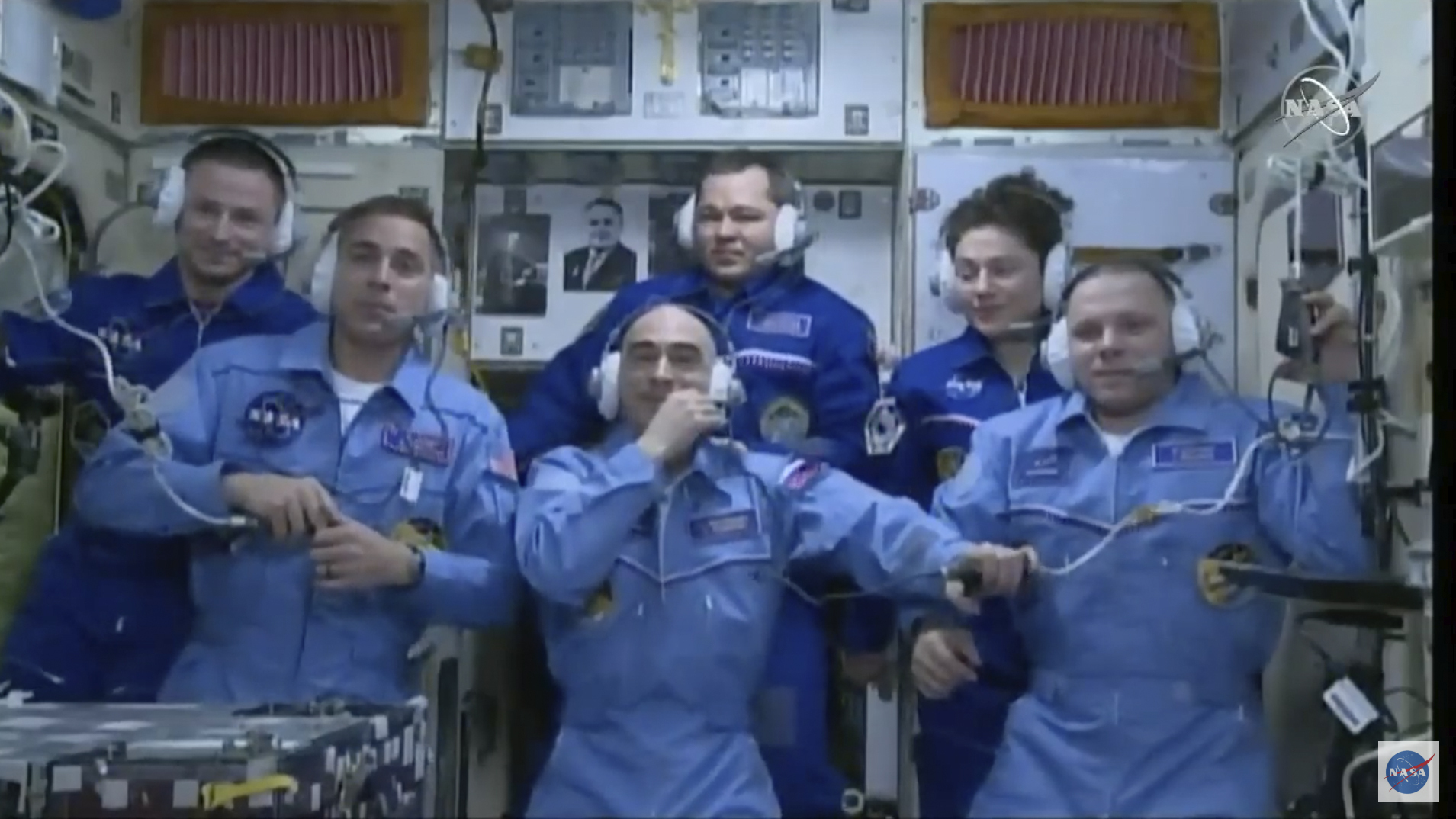 Posle šest meseci u MSS astronauti se bezbedno vratili na Zemlju 1
