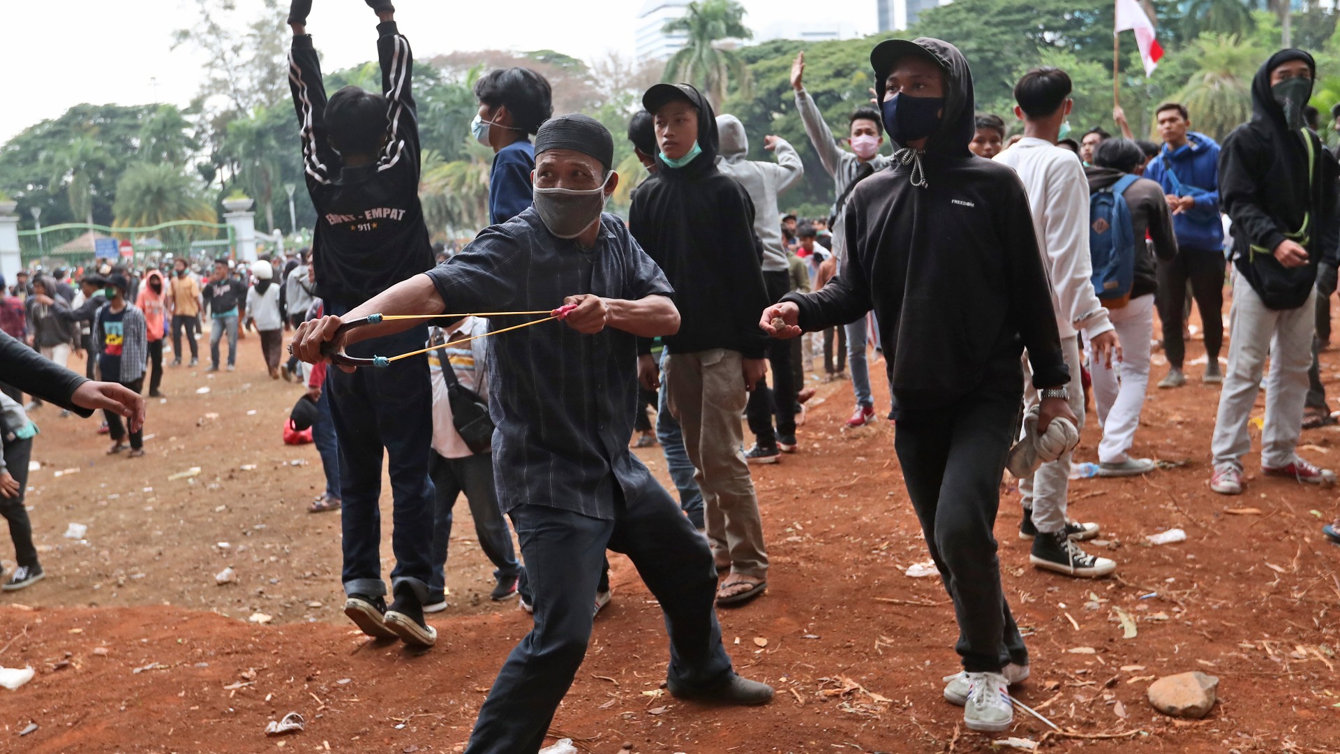 Hiljade muslimana na protestu u Džakarti, traže povlačenje zakona o radu 1