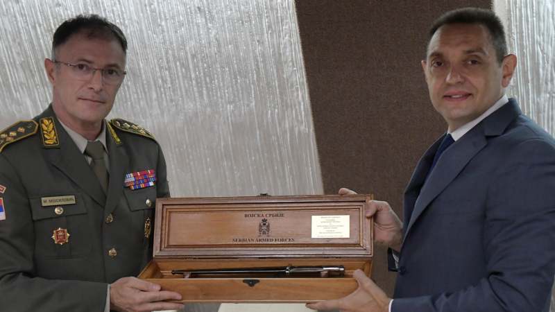 Zajednička sednica kolegijuma: Vulinu uručen bajonet 1