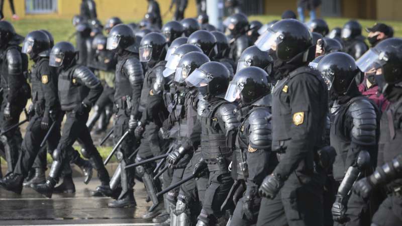 Belorusija: Policija koristi šok-bombe u razbijanju demonstracija 1