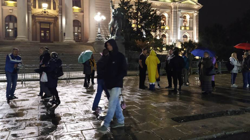 Protest građana ispred Skupštine zbog preporuke da se maske nose na otvorenom 1