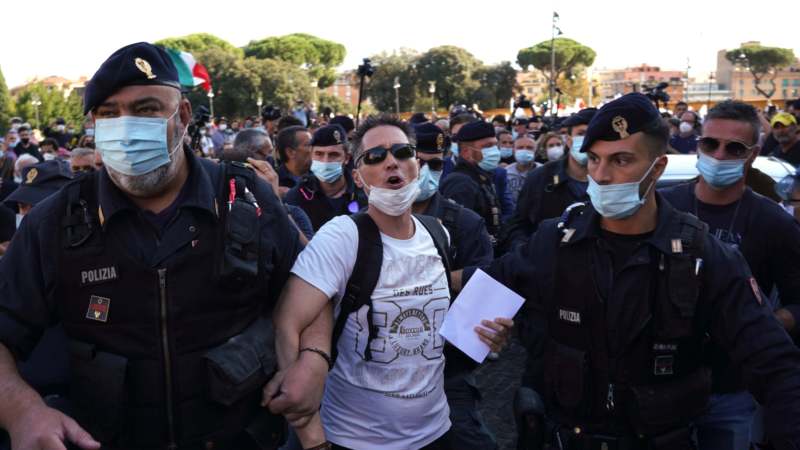 U Rimu u isto vreme dva protesta protiv nošenja zaštitnih maski 1