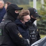 Rojters: Policija vodenim topovima na demonstrante u Minsku 11