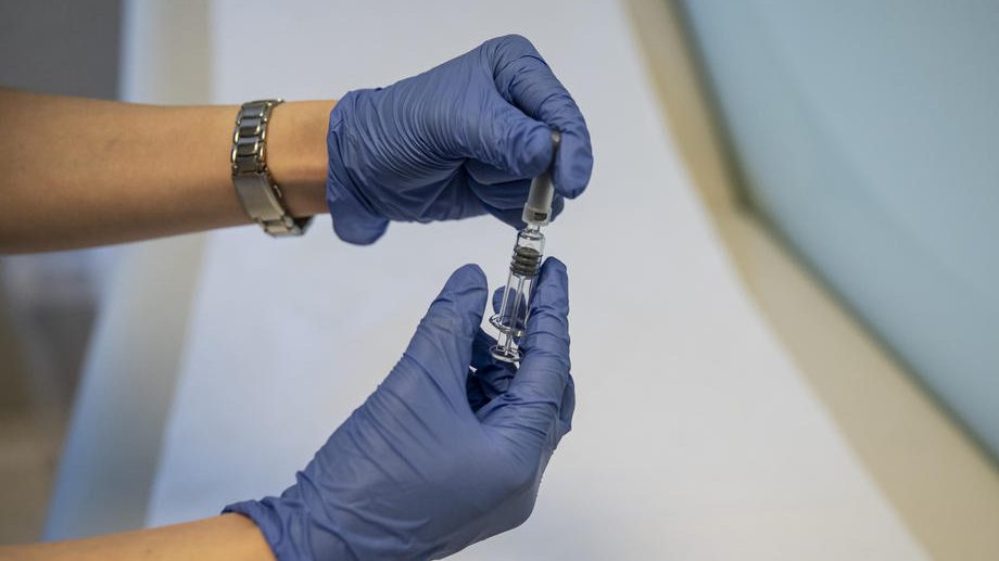 U SAD nastavljeni klinički testovi oksfordske vakcine protiv korona virusa 1