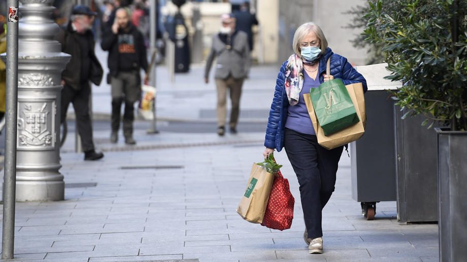 Irci traže dodatni PCR test od svih putnika 1