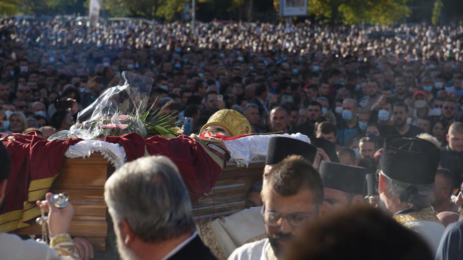 Vernici odaju počast Amfilohiju, lekari apeluju na poštovanje mera (VIDEO, FOTO) 1