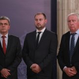 Srpska lista čeka "mig" Vučića 13