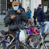 Da li je rejting šefa države razlog oklevanja sa uvođenjem strožih mera? 12