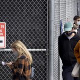 SAD prešle broj od 900.000 umrlih od kovida-19   15