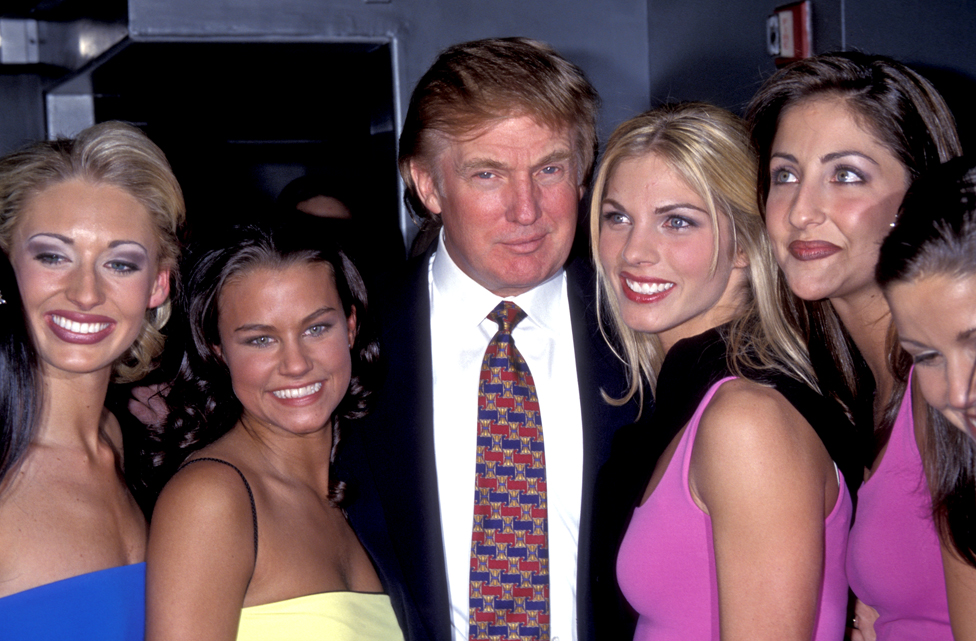 Tramp na konferenciji za medije povodom Izbora za mis Amerike 1999. godine