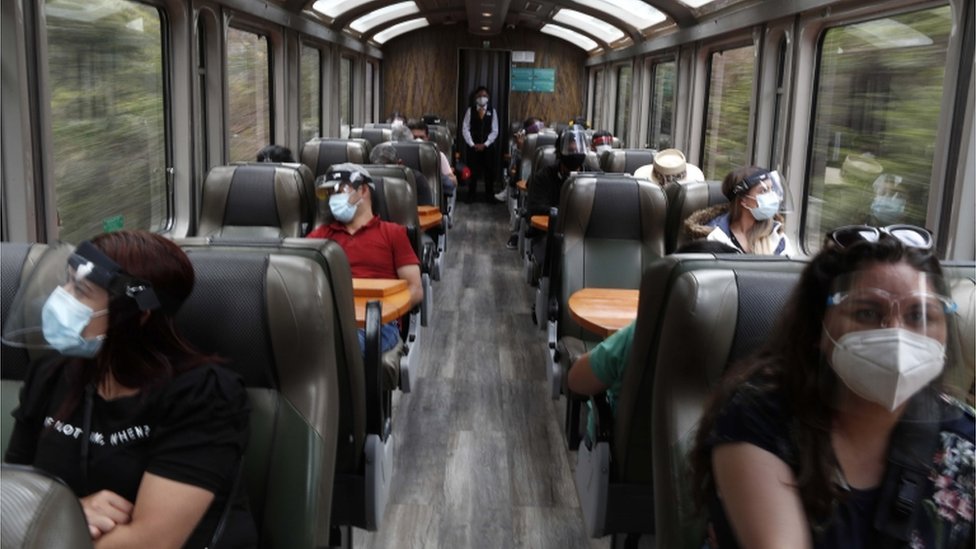 Maču Pikču, korona virus turisti: Drevni grad ponovo otvoren za posetioce 4 turisti u autobusu