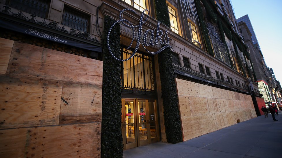 Saks 5th Avenue in New York prepares for election unrest
