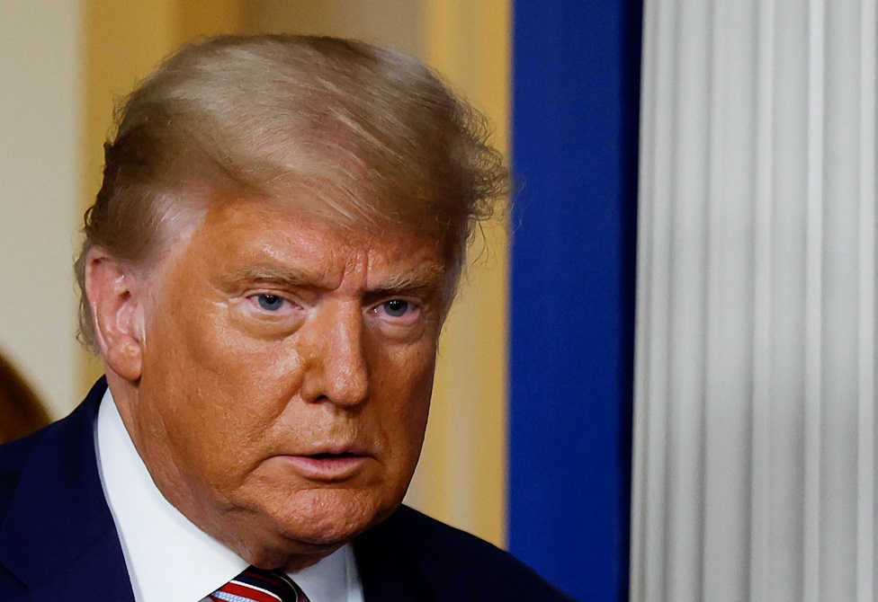 Predsednički izbori u Americi 2020: Bajdenov savetnik tvrdi da Fejsbuk podriva demokratiju, republikanci u kontraofanzivi 2 President Donald Trump arrives to speak about the 2020 US presidential election results in the Brady Press Briefing Room at the White House in Washington, 5 November 2020.