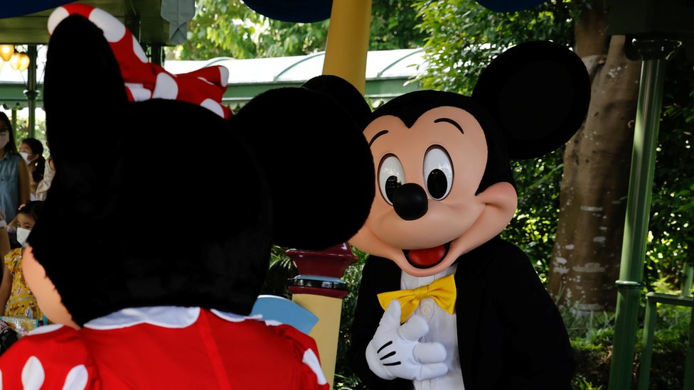 Miki Maus, Paja Patak i drugi likovi „optuženi" pred sudom u Engleskoj 1 Mickey and Minnie Mouse