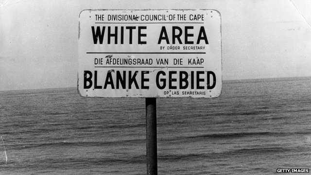 Južna Afrika i rasizam: Kako danas izgleda život - gotovo 30 godina posle aparthejda 2 Apartheid-era sign on a beach in South Africa