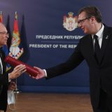 Pred izbore bacali pare, sad kukaju za penzije 8